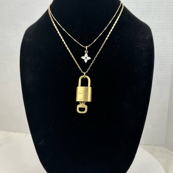 COPY - COPY - #311 ✅EUC LOUIS VUITTON ✅ Authentic Lock & Key on Necklace Chains - Picture 4 of 10